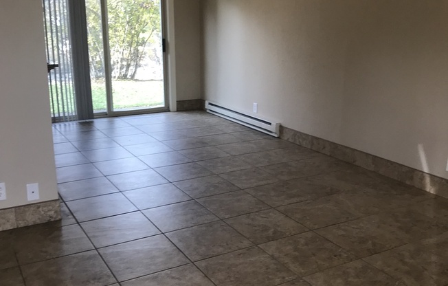 2 beds, 1 bath, 1,000 sqft, $1,595, Unit 08