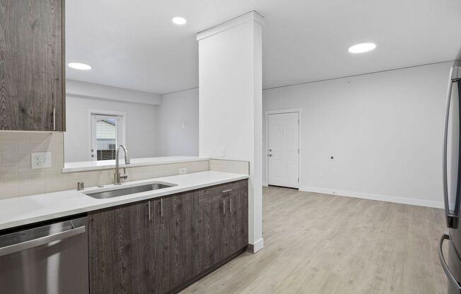 3 beds, 3 baths, 1,674 sqft, $2,050, Unit H-404