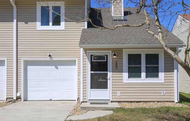 Updated Townhome w/GARAGE in BRANCHWOOD!
