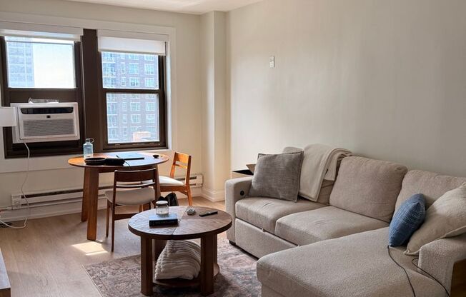 1 bed, 1 bath, 714 sqft, $2,616, Unit 0901