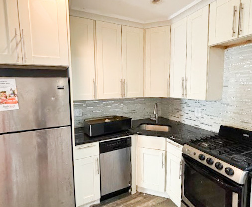 3 beds, 1 bath, $2,900, Unit 1-F