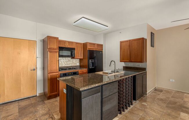 2 beds, 2 baths, $2,100, Unit # 523