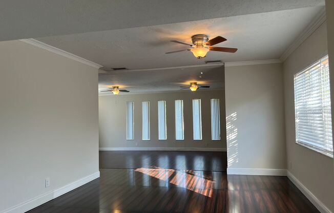 Amazing, 4 3 Executive Rental with Swimming Pool