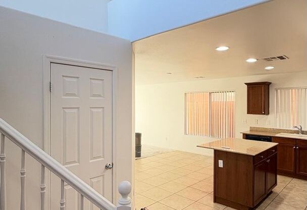 (INCLUDE SOME UTILITIES) 4 BEDROOM 3 BATH ON CORNER LOT IN MOUNTAINS EDGE