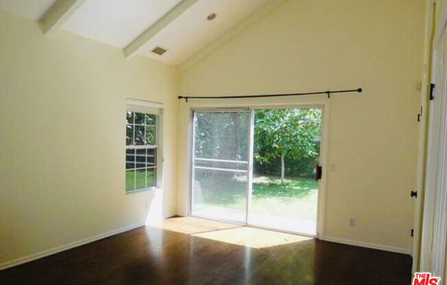 818 N Beverly Glen Blvd