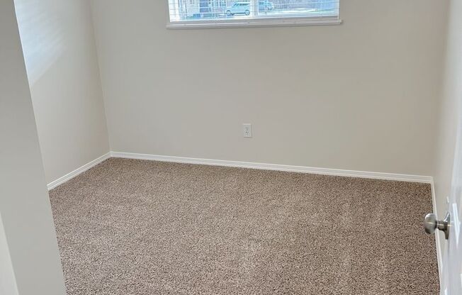 2 beds, 1 bath, $1,625, Unit 62