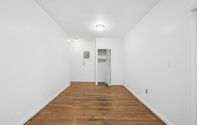 320 E 49 ST