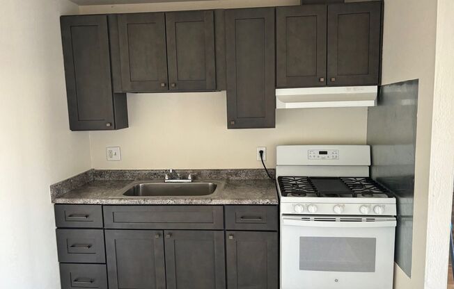 1 bed, 1 bath, 440 sqft, $1,400, Unit C