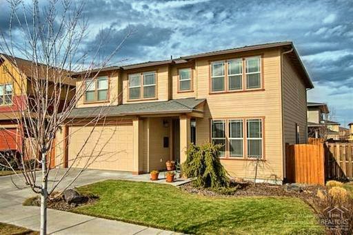 NE House Pet Friendly, 4 Bdrm, 2.5 Bath, Bonus Room, Office, Gas Heat/fireplace, A/C