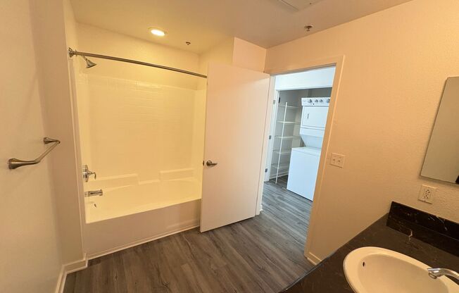 Studio, 1 bath, 638 sqft, $2,150, Unit 512