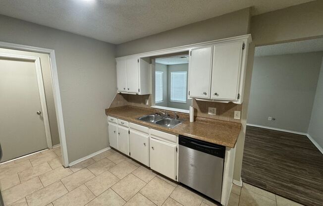 2 beds, 1 bath, $1,025