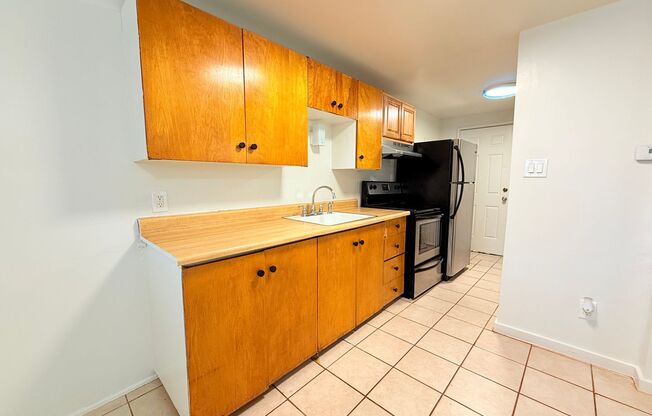 2 beds, 1 bath, $1,299, Unit 5