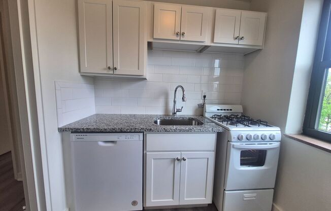 1 bed, 1 bath, 600 sqft, $1,299, Unit 5631 Rippey St. #C6