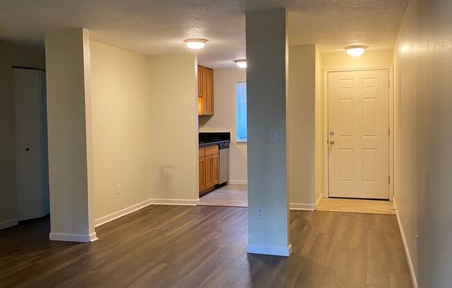 2 beds, 1 bath, 832 sqft, $1,299