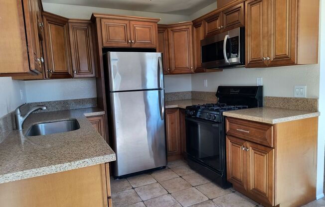 2 beds, 1 bath, 800 sqft, $2,450, Unit 781