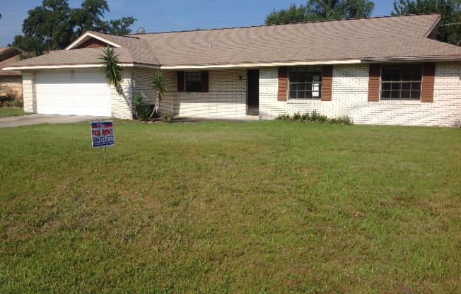 BEAUTIFUL 3 BEDROOM 2 BATH LOCATED IN PORT ORANGE