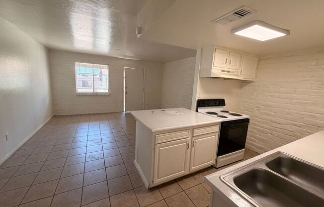 1 bed, 1 bath, 570 sqft, $899, Unit 16621-34