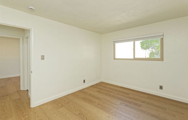 2 beds, 1 bath, 800 sqft, $2,450, Unit 10