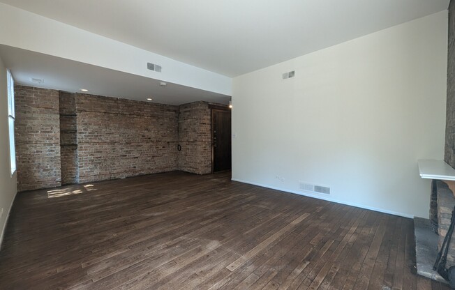 2900 N Broadway St , 604-2