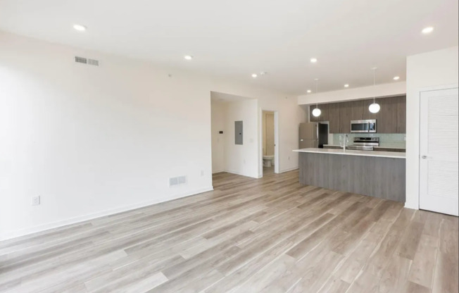 1 bed, 1 bath, 650 sqft, $1,595, Unit 408 E