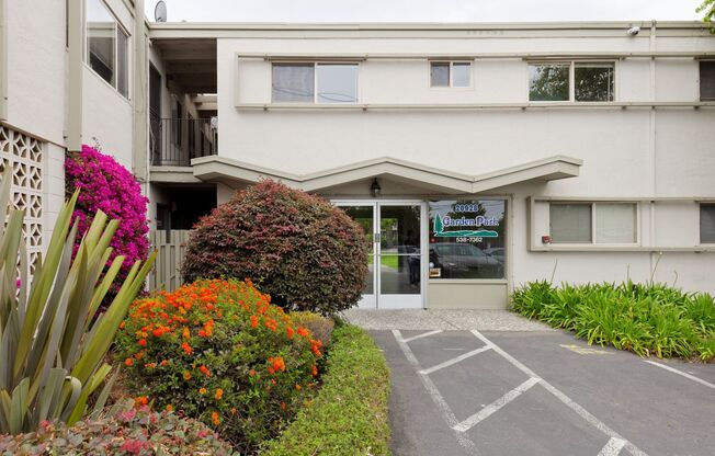 2 beds, 1 bath, 800 sqft, $2,450, Unit 10