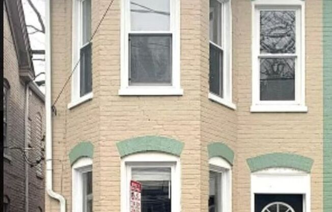 Charming 2-Bedroom Apartment with Spacious Layout in Hagerstown