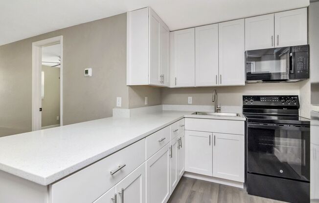 Great Location - 1 Bedroom 1 Bath Duplex w/ Backyard