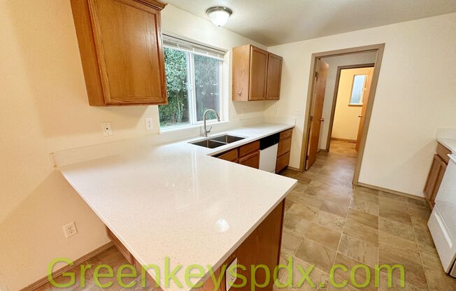 Beautiful and Spacious 4 Bedroom, 2.5-bath House in Popular North Portland
