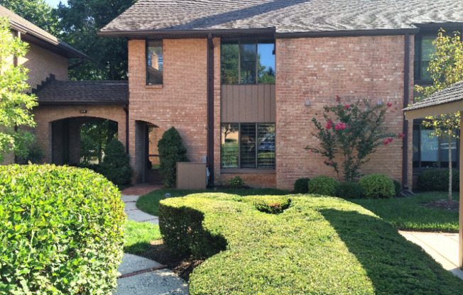 144 WOODGATE LN