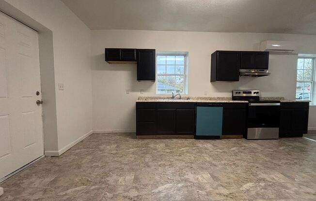 Recently Remodeled 3 bedroom 2 full bathrooms available now!