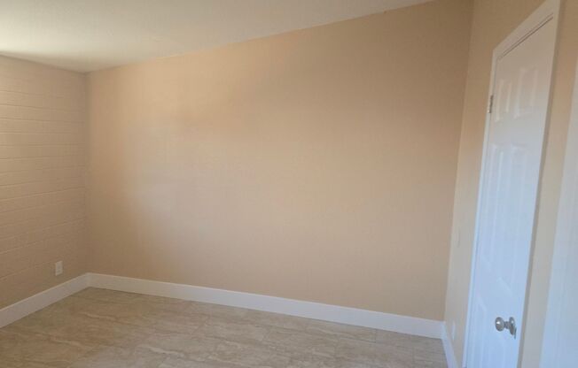 2b1bth condo