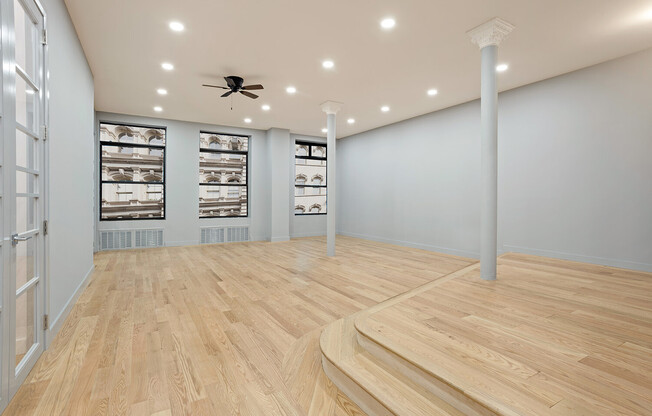 22 E 18 ST