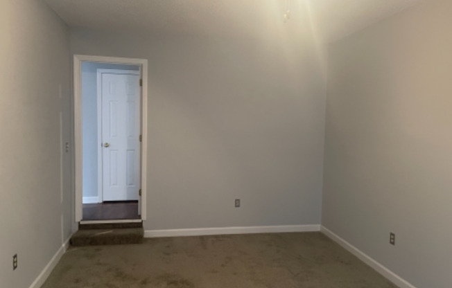 484 LAZYWOOD LN