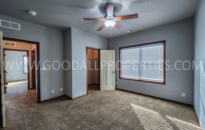 2 beds, 2 baths, $1,295