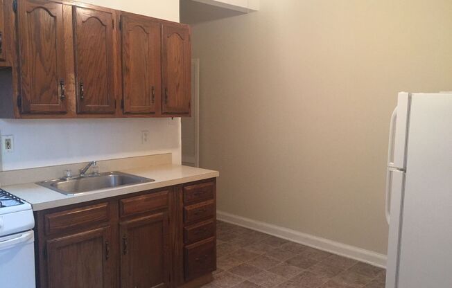Studio, 1 bath, 330 sqft, $995, Unit 3F