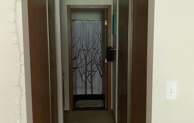 2 beds, 2 baths, 976 sqft, $1,675, Unit 3900122R