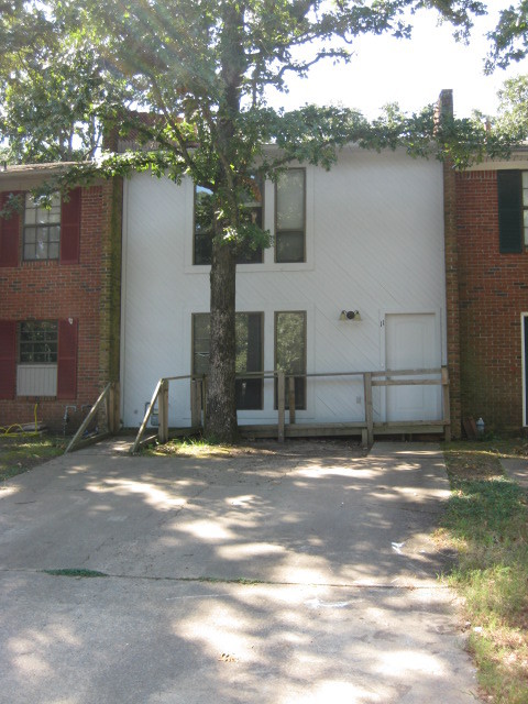 2 beds, 2.5 baths, $950