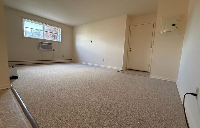 2 beds, 1 bath, 874 sqft, $1,445, Unit Q-14