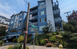 2 beds, 1 bath, $3,095