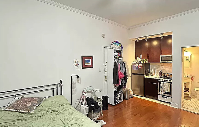 Studio, 1 bath, $2,800, Unit 15