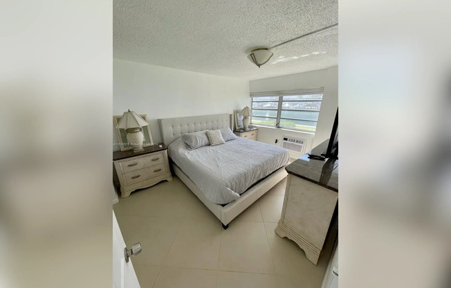 220 KINGS PT DR