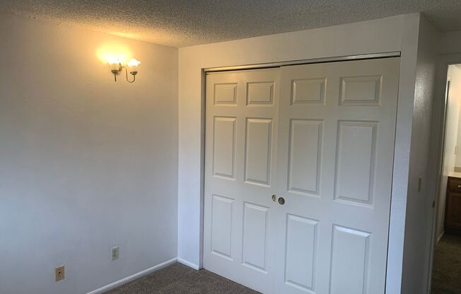 2 beds, 1 bath, $1,150, Unit A6