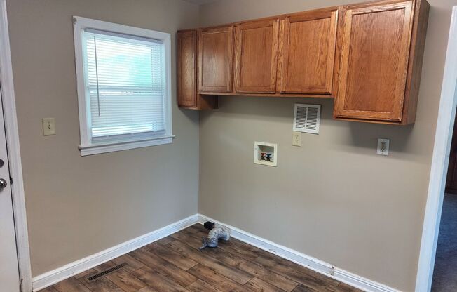 3 beds, 1 bath, $1,300