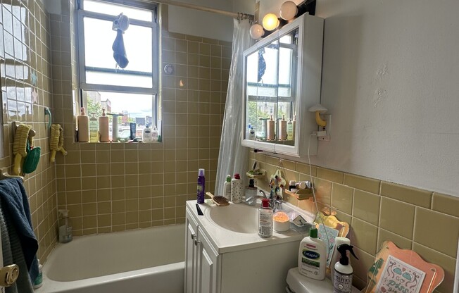 1 bed, 1 bath, $2,500, Unit 23