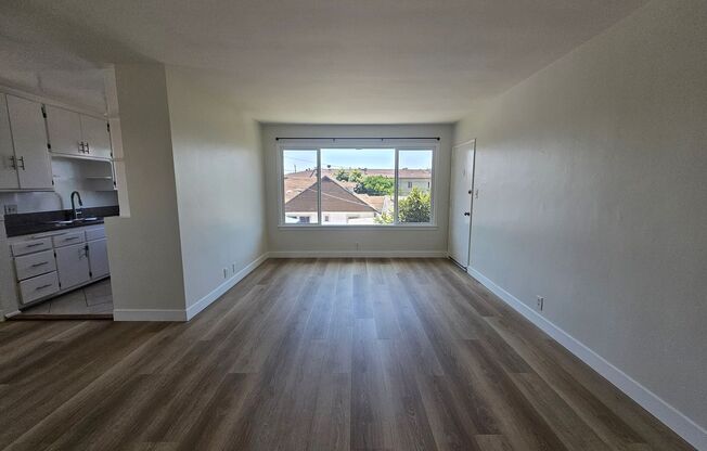 2 beds, 1 bath, $2,295, Unit 11