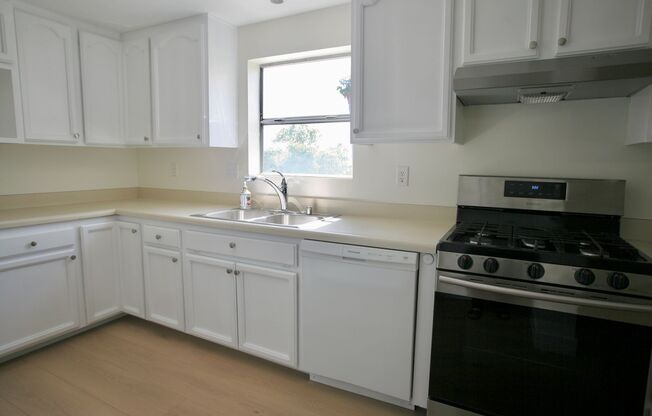3Br 2Ba Single Story Available Now!