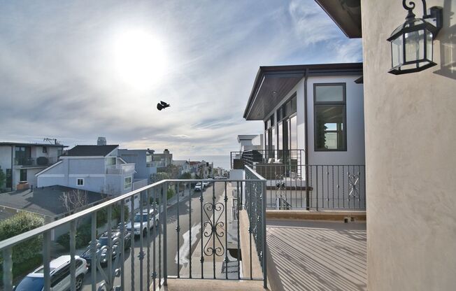 3 Bed 3.5 Bath Town Home For Lease - Walk to Beach