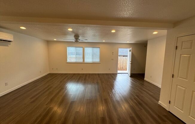 3 beds, 2.5 baths, 1,525 sqft, $1,995, Unit 1102 W 11th