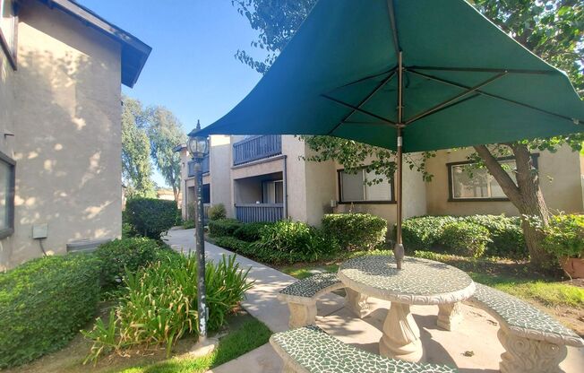 2 beds, 2 baths, 930 sqft, $1,825, Unit 32