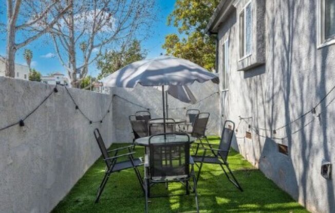 PRIVATE HOUSE.. POOL. 3 Bedroom + 2 Bath. In UNIT WASHER / DRYER